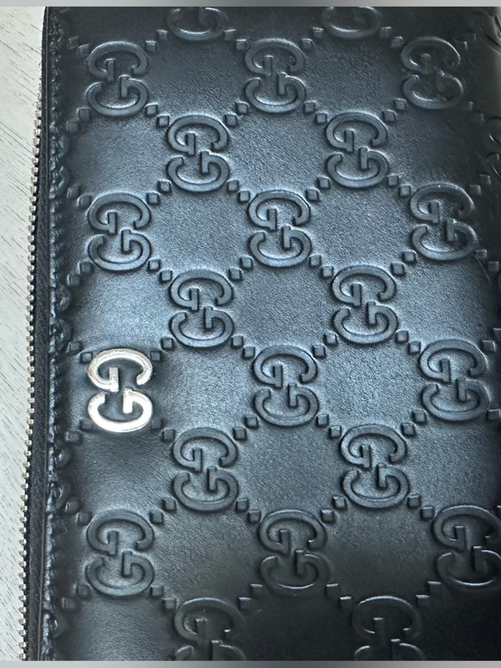 Authentic Gucci GG embossed zip-around wallet in black leather. Made in Italy. - Picture 13 of 14